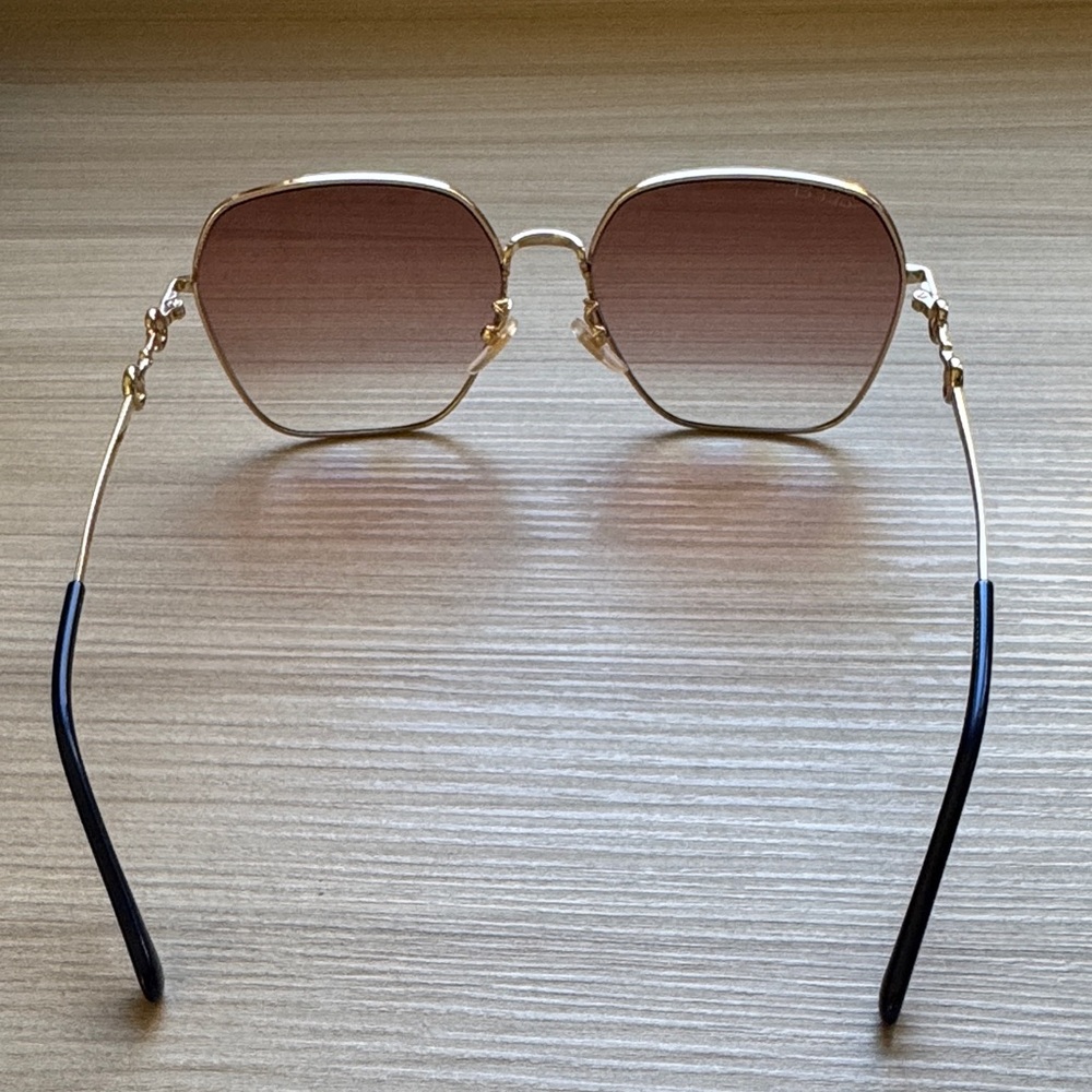 Gucci Oversized Square Gold Metal Sunglasses Excellent condition - Picture 6 of 8